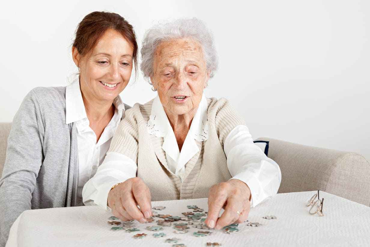 Cómo cuidar personas mayores en casa