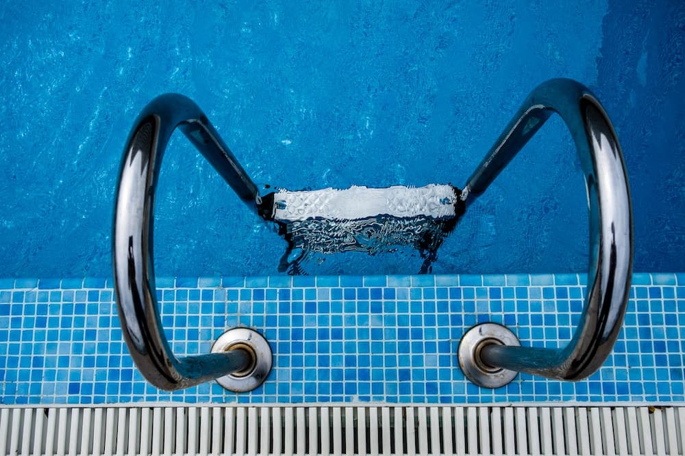 Escalera de la piscina