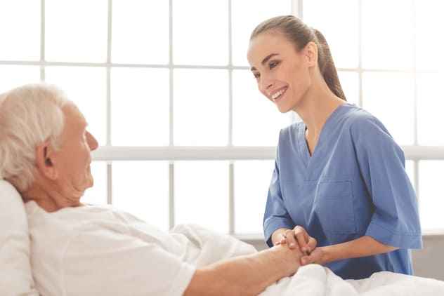 Cómo asear a una persona en cama | Caseresidencial